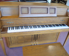 Yamaha M402 Console Piano