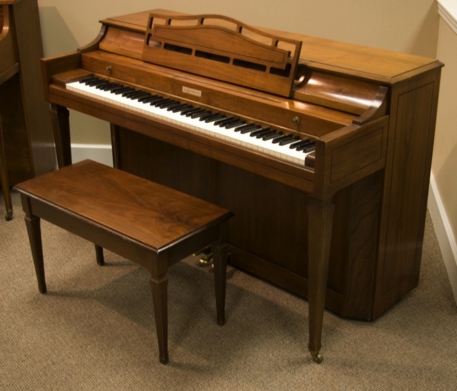 1975 Baldwin Spinet Piano - Upright - Spinet Pianos