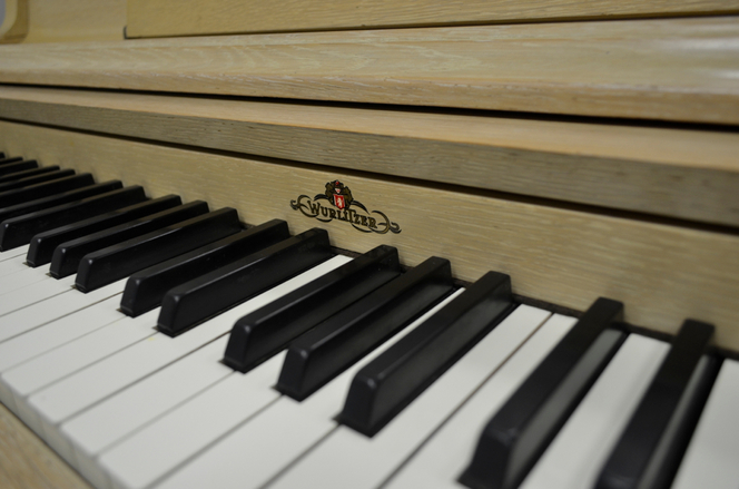 wurlitzer spinet piano logo