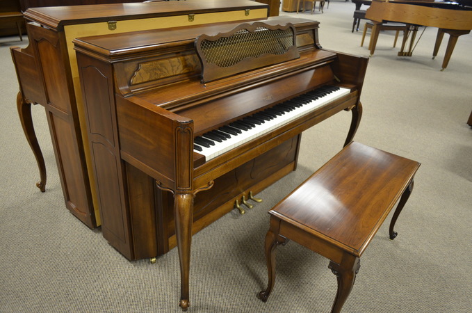 1979 Everett French Provincial console - Upright - Console Pianos