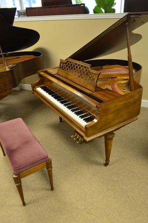 1975 Kimball baby grand in pecan - Grand Pianos