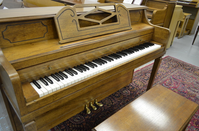 Poole console, distressed pecan - Upright - Console Pianos