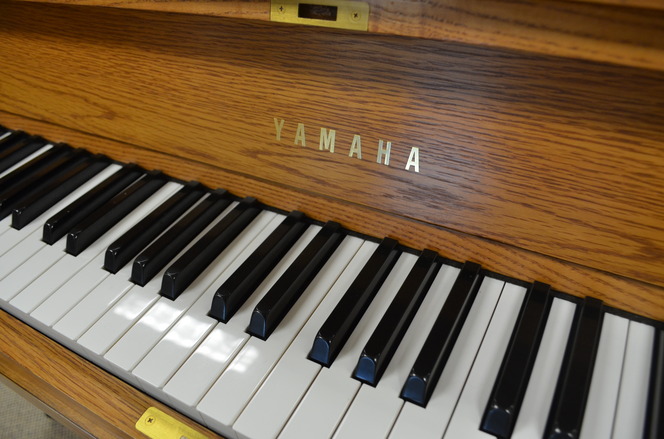 2002 Yamaha P22 Studio Piano - Upright - Studio Pianos