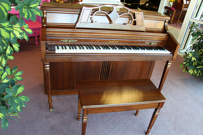 1993 Walnut Wurlitzer console piano - Upright - Console Pianos