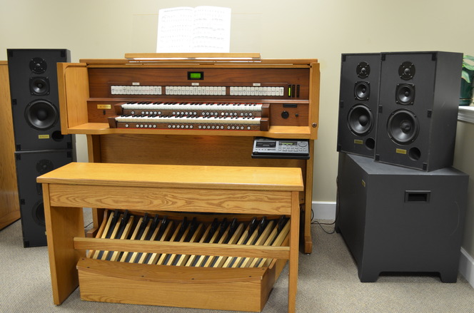 Rodgers Trillium 807 organ