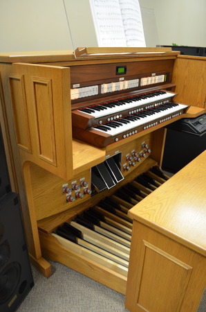 Rodgers Trillium 807 organ